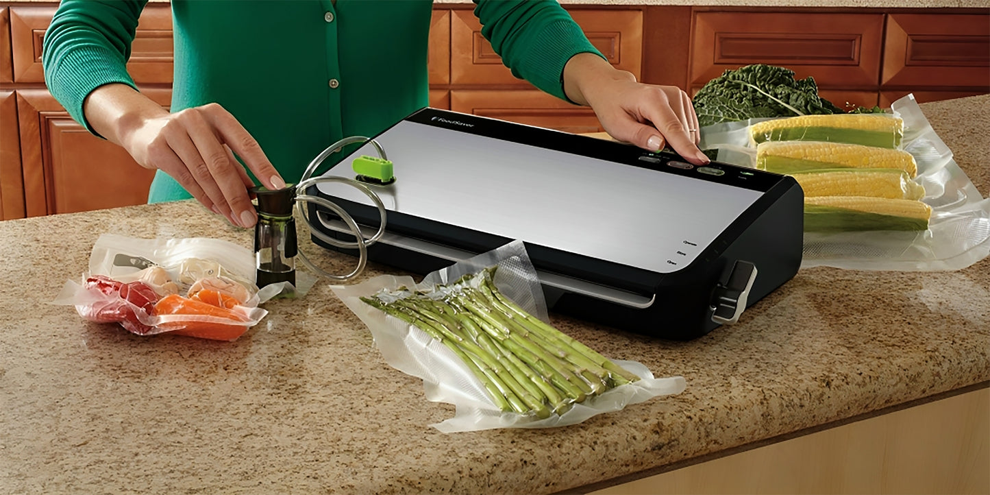 FoodSaver Vacuum Sealer with Handheld Sealer Attachment